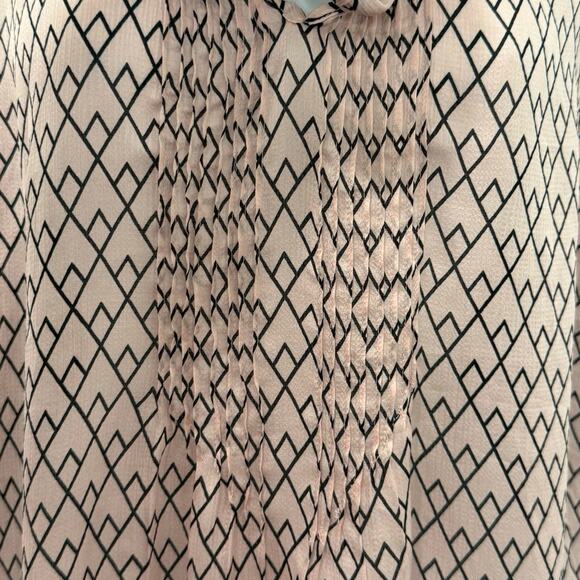 New York and Co Pink Black Diamond Chevron Tie Front Blouse size M NEW Tags - Picture 9 of 9